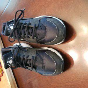 Women's Nike Air Hurache size 9